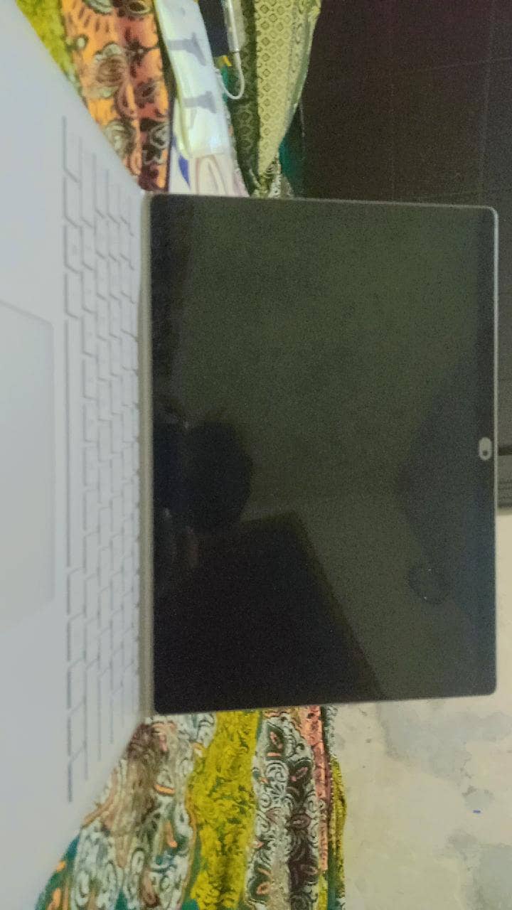 Microsoft Surface Book 2 4
