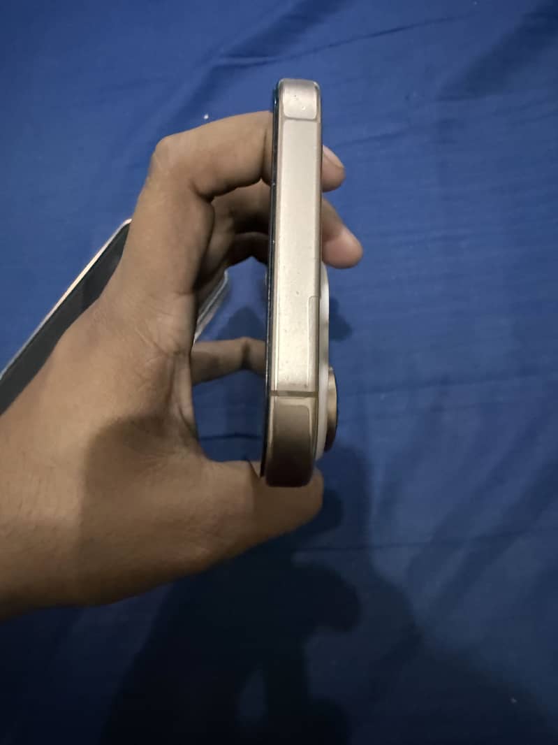 Apple iPhone 16 Pro Max 1