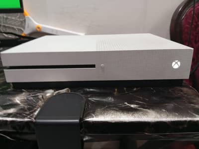 Xbox one S 500gb with Xbox one S Minecraft controller with stick drift