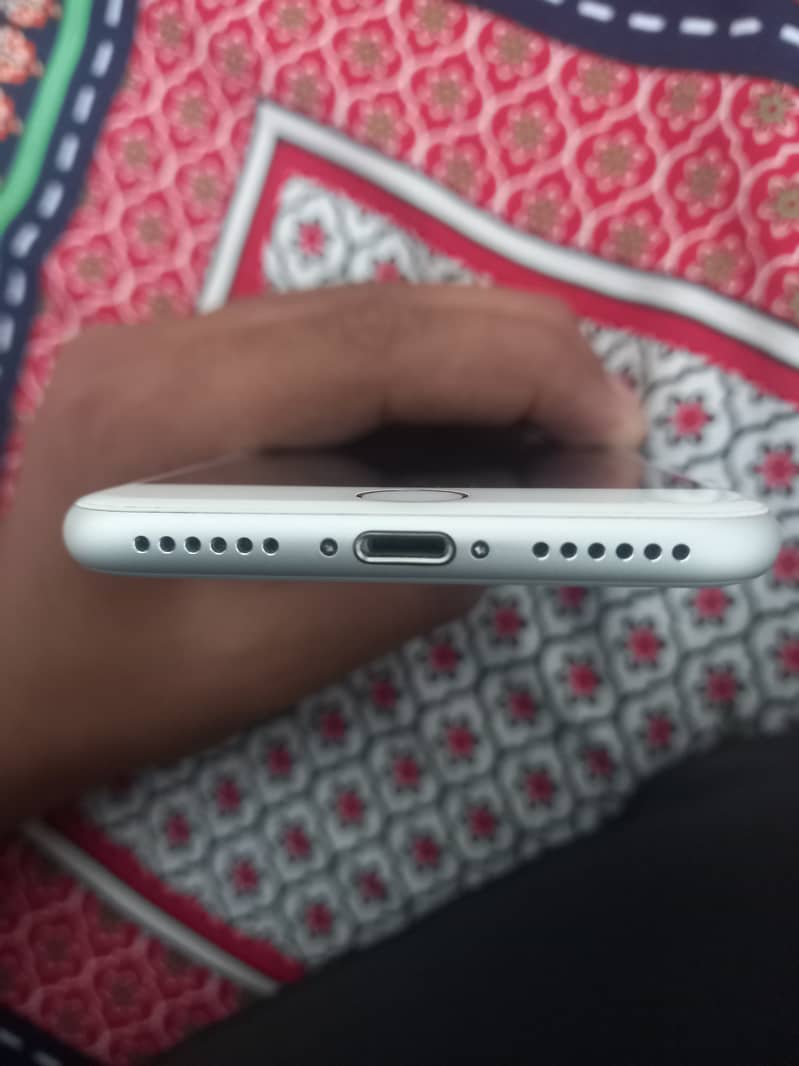Apple iPhone 7 2