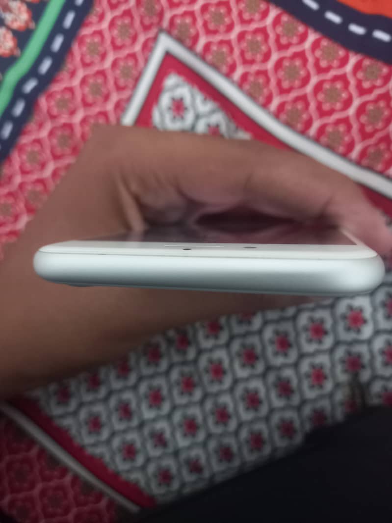 Apple iPhone 7 3