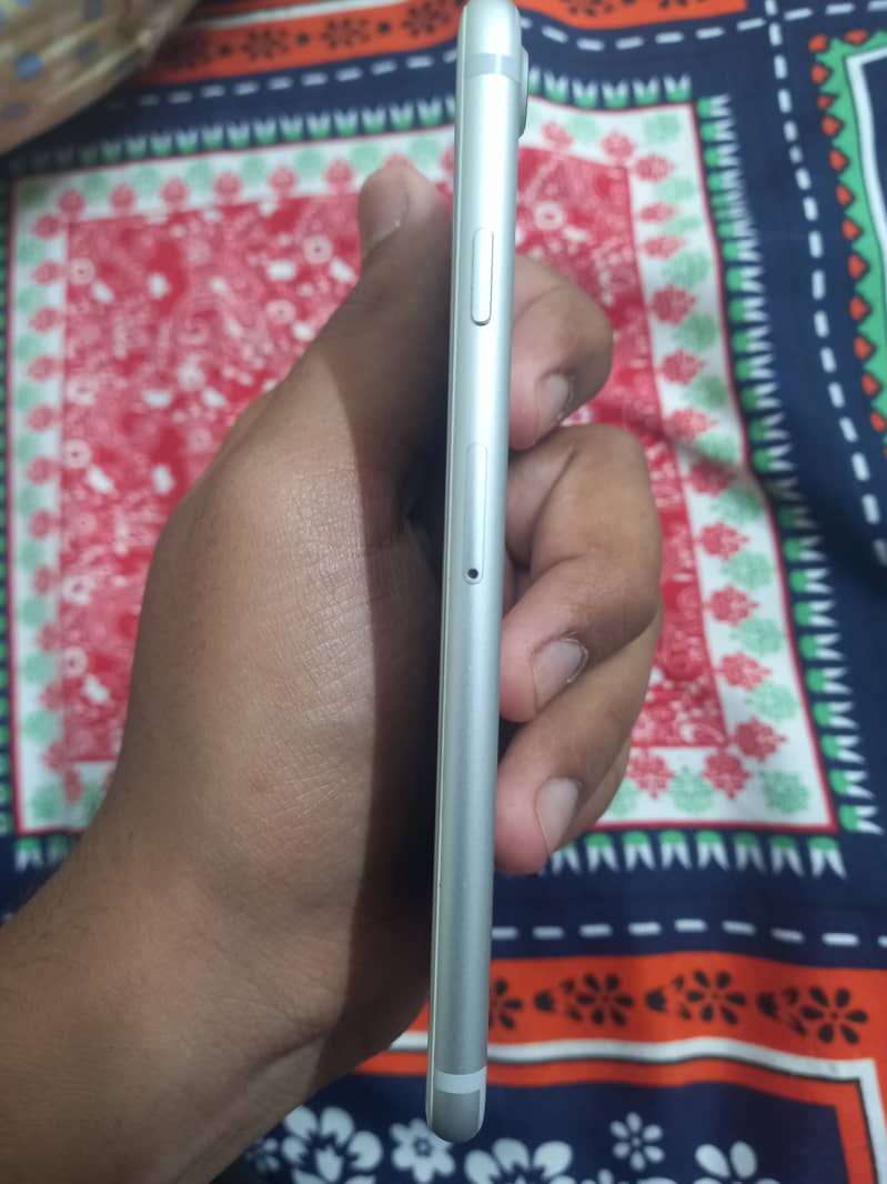 Apple iPhone 7 4