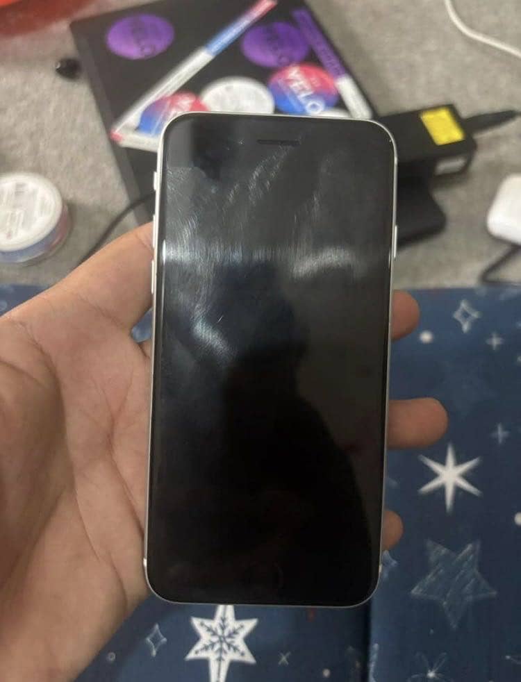 Apple iPhone SE 3rd Generation 0