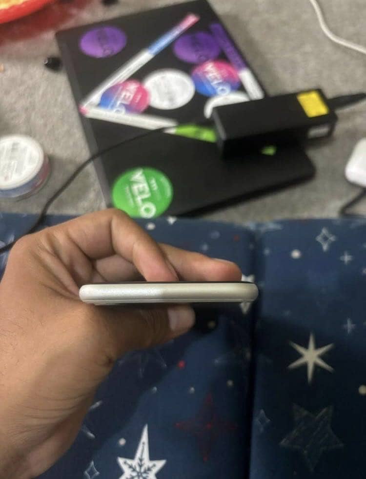Apple iPhone SE 3rd Generation 1