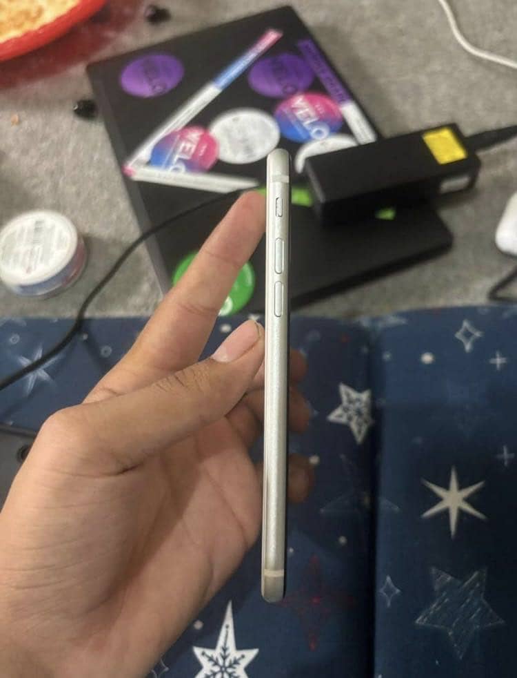 Apple iPhone SE 3rd Generation 3