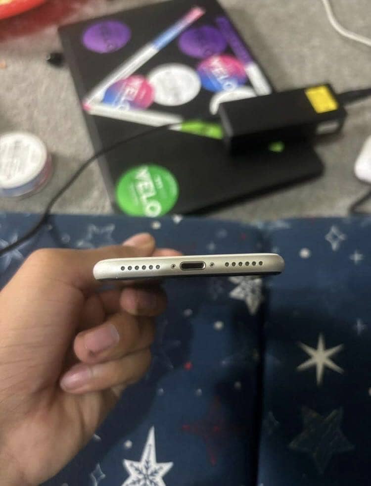 Apple iPhone SE 3rd Generation 4