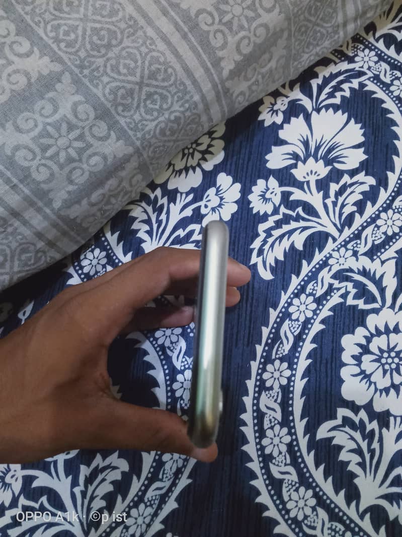 Apple iPhone X 4