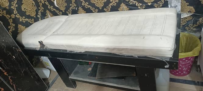 salon facial bed