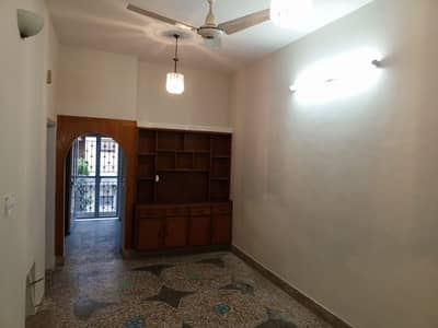 House Available for Rent in Satellite town