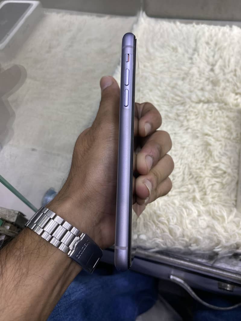 Apple iPhone 11 3