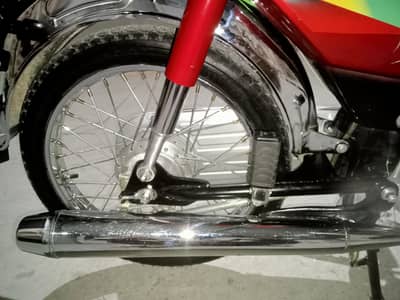 full new bike bilkul new ha Chala total 4000km ha