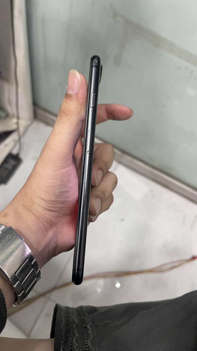 Apple iPhone 7 Plus 1