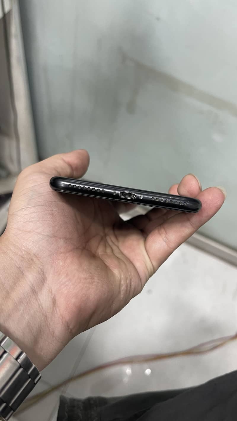 Apple iPhone 7 Plus 4