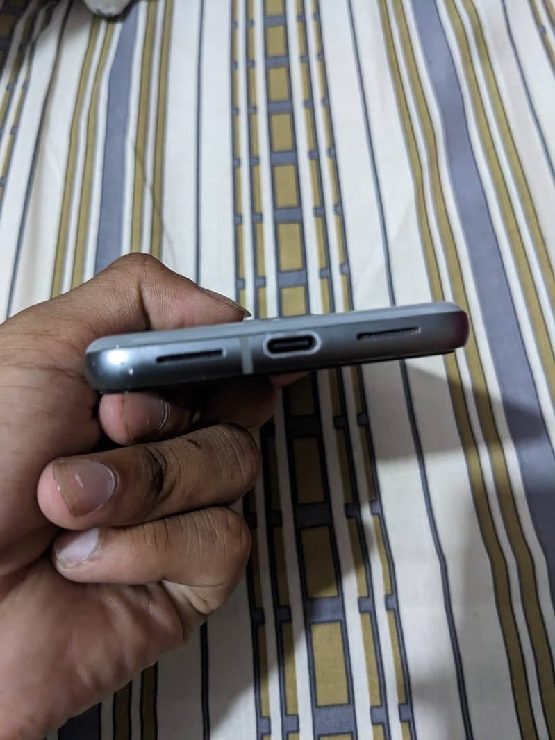 Google Pixel 8 3