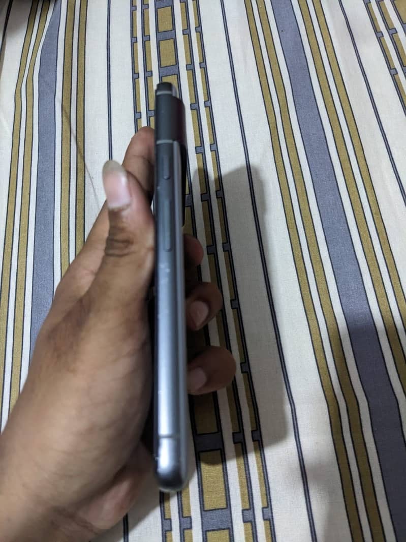 Google Pixel 8 4