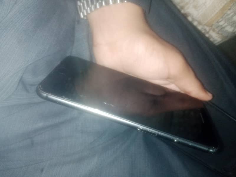 Apple iPhone 8 Plus 1