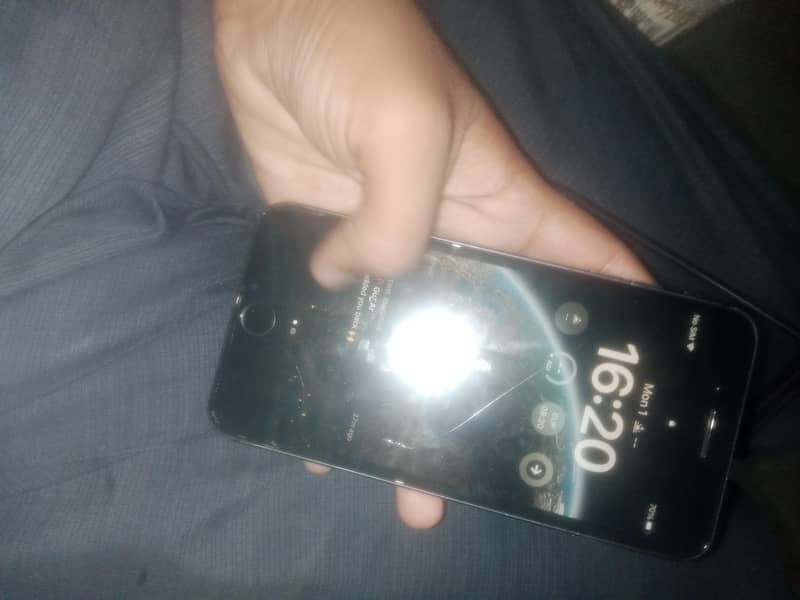 Apple iPhone 8 Plus 3