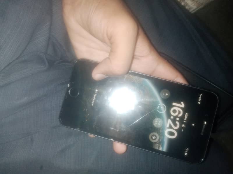Apple iPhone 8 Plus 4