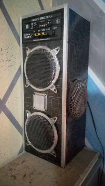 2 speaker 1 bed all ok