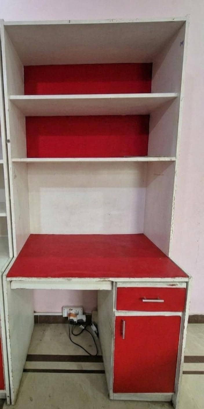 Computer table with shelves 0