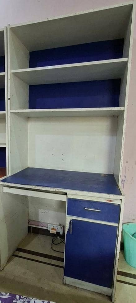 Computer table with shelves 1