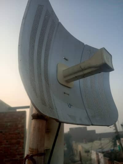 UBNT LiteBeam M5 Wireless Bridge