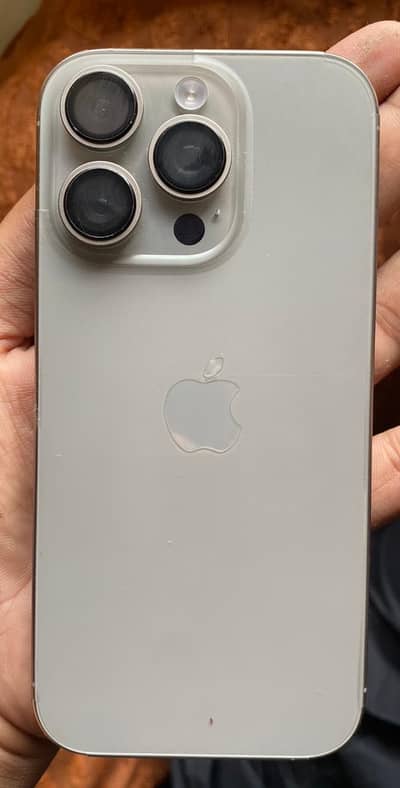 Iphone 16 pro jv 10/10 condition with original box and cable