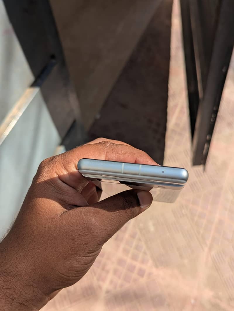 Google Pixel 7a 5