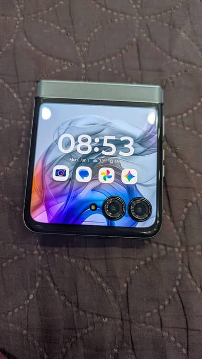 Motorola Razr 50 / 2024