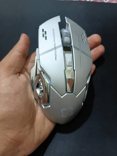 Wireless gaming mouse.