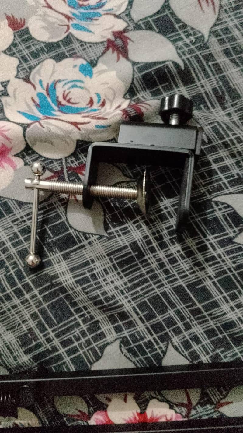 Table Mobile Stand 4