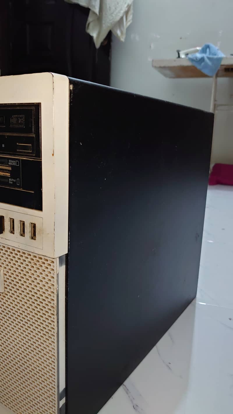 Desktop Computer & LCD 7