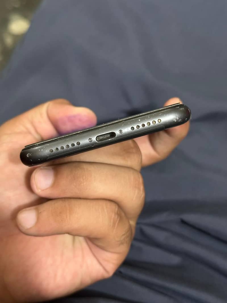 Apple iPhone 11 3