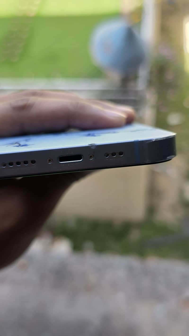 Apple iPhone 14 3