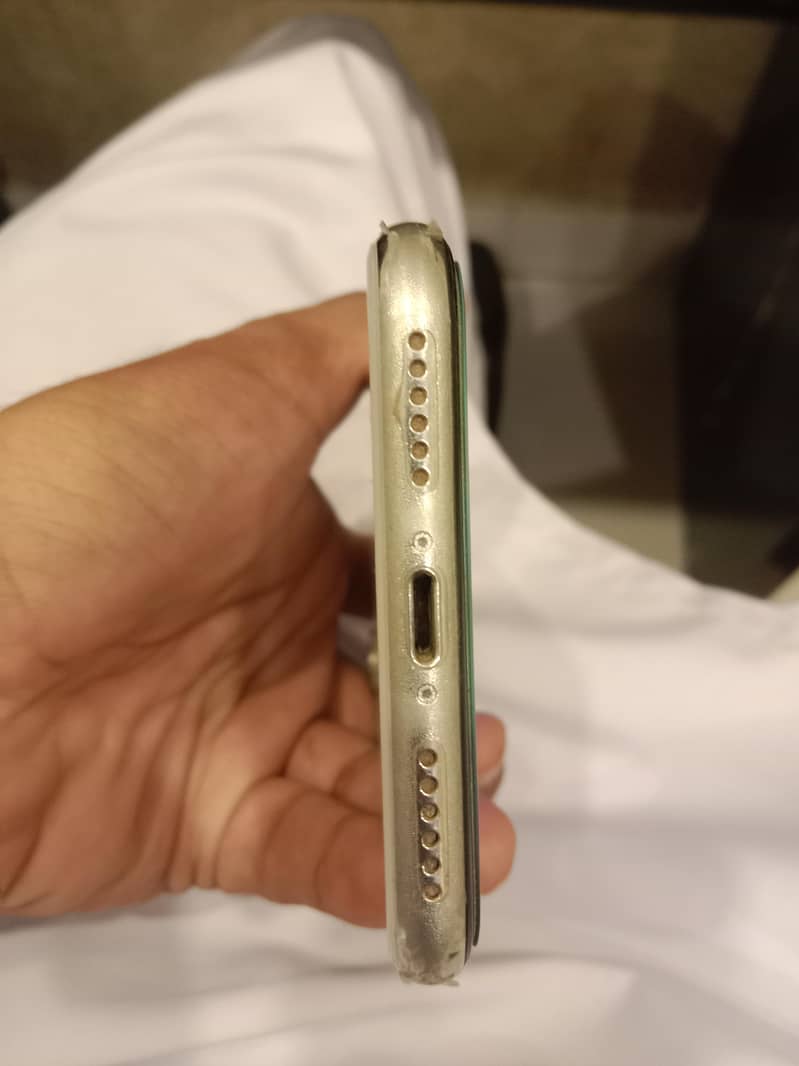 Apple iPhone X 3