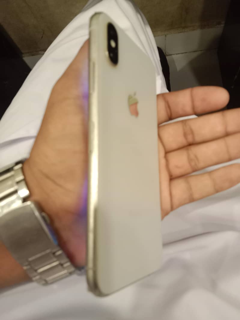 Apple iPhone X 4