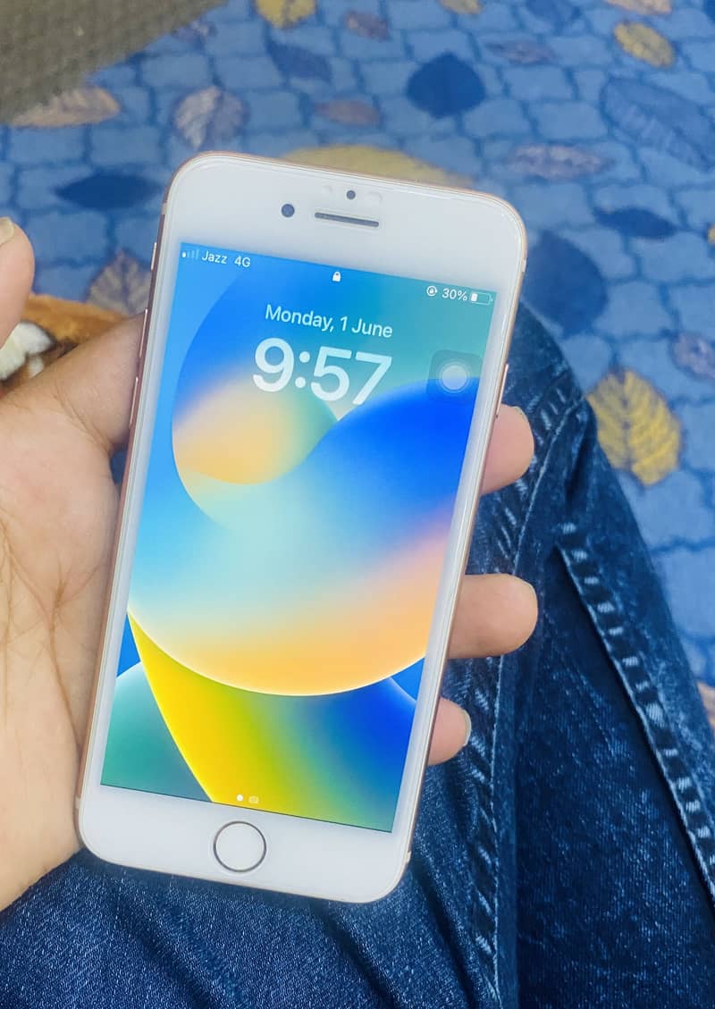 Apple iPhone 8 1