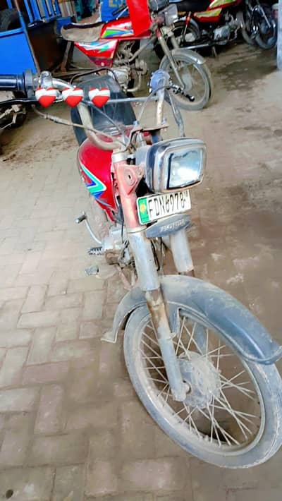 pak hero 2018 modal ha copy latr ok ha engine ok ha Baki AP ka samna h