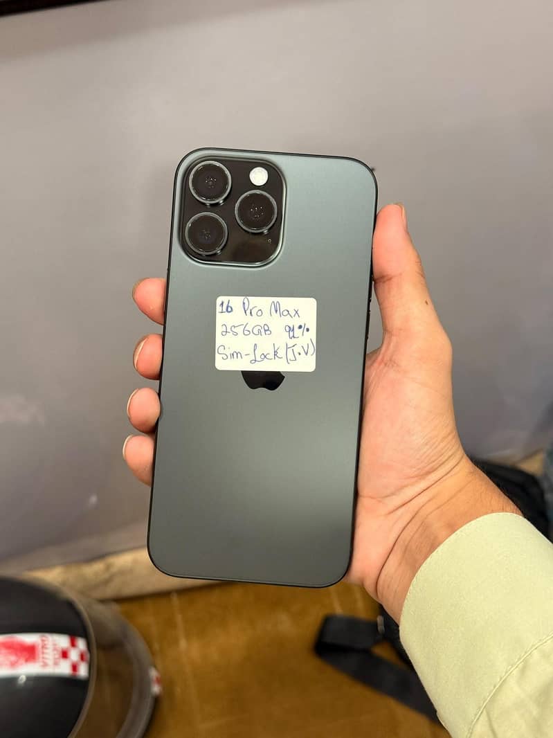 iPhone 16 Pro max 0