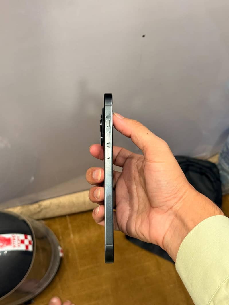 iPhone 16 Pro max 1