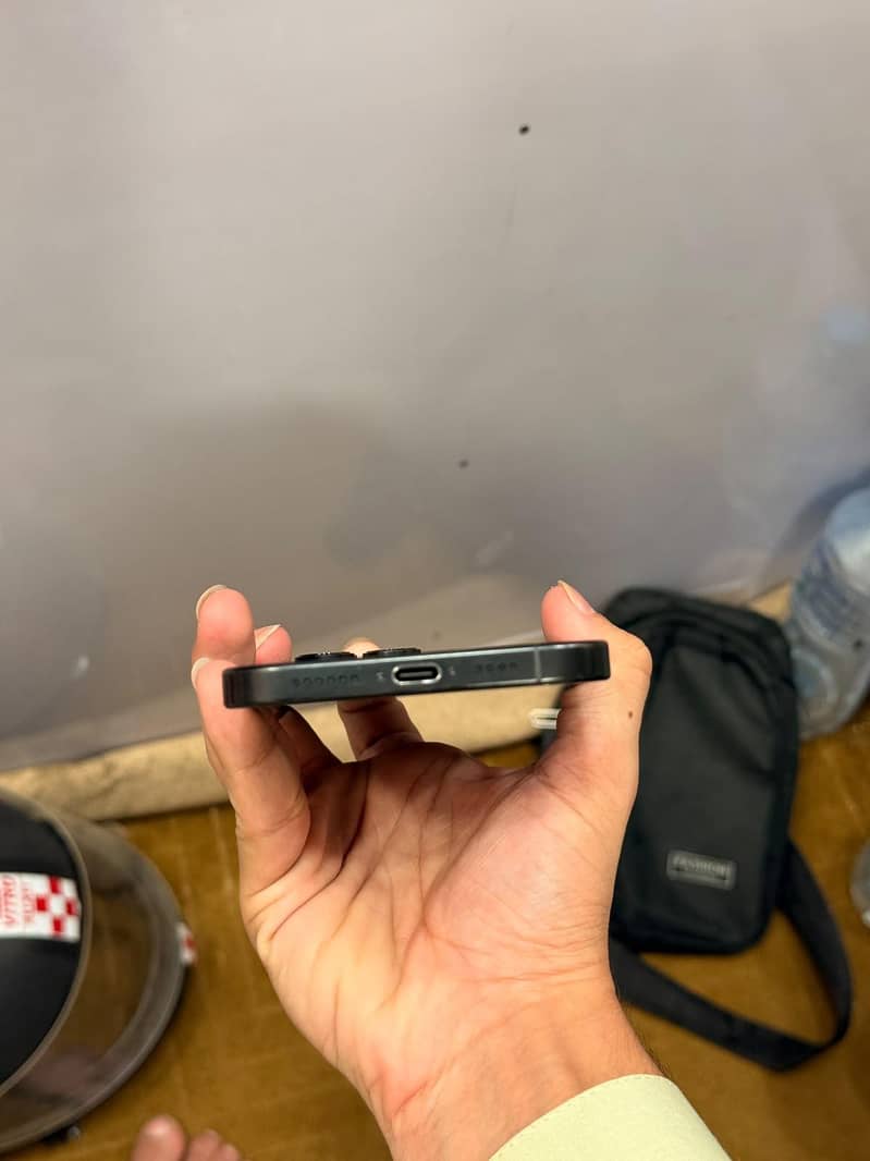 iPhone 16 Pro max 2