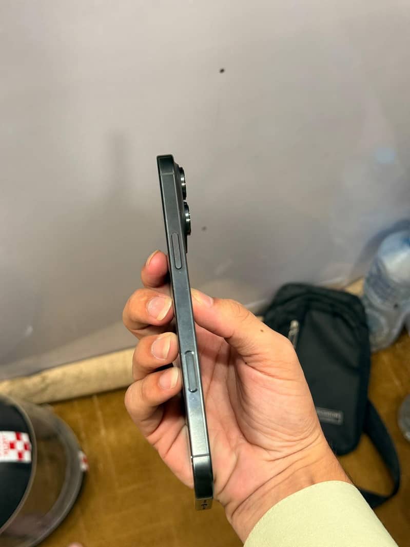 iPhone 16 Pro max 3