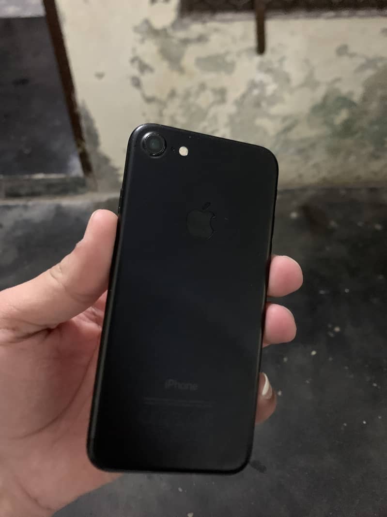 Apple iPhone 7 2