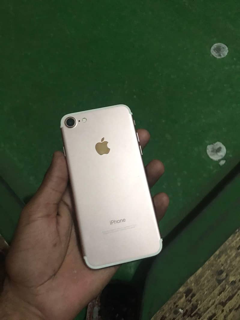 Apple iPhone 7 0