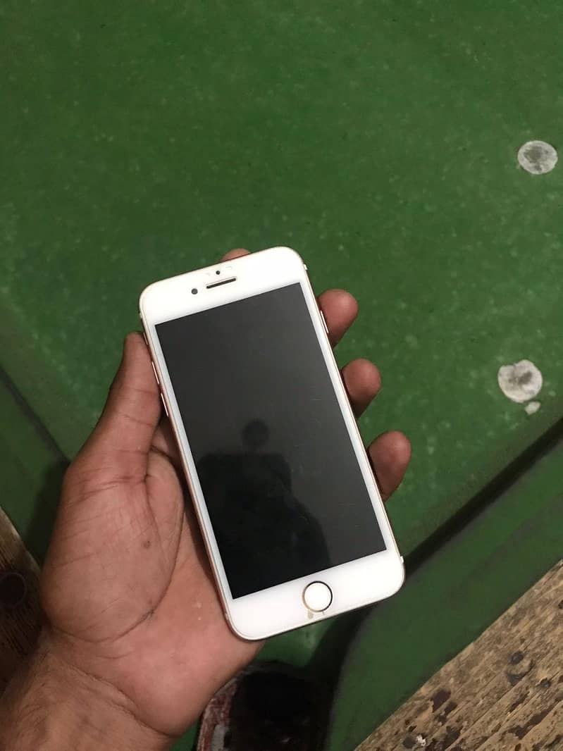 Apple iPhone 7 1