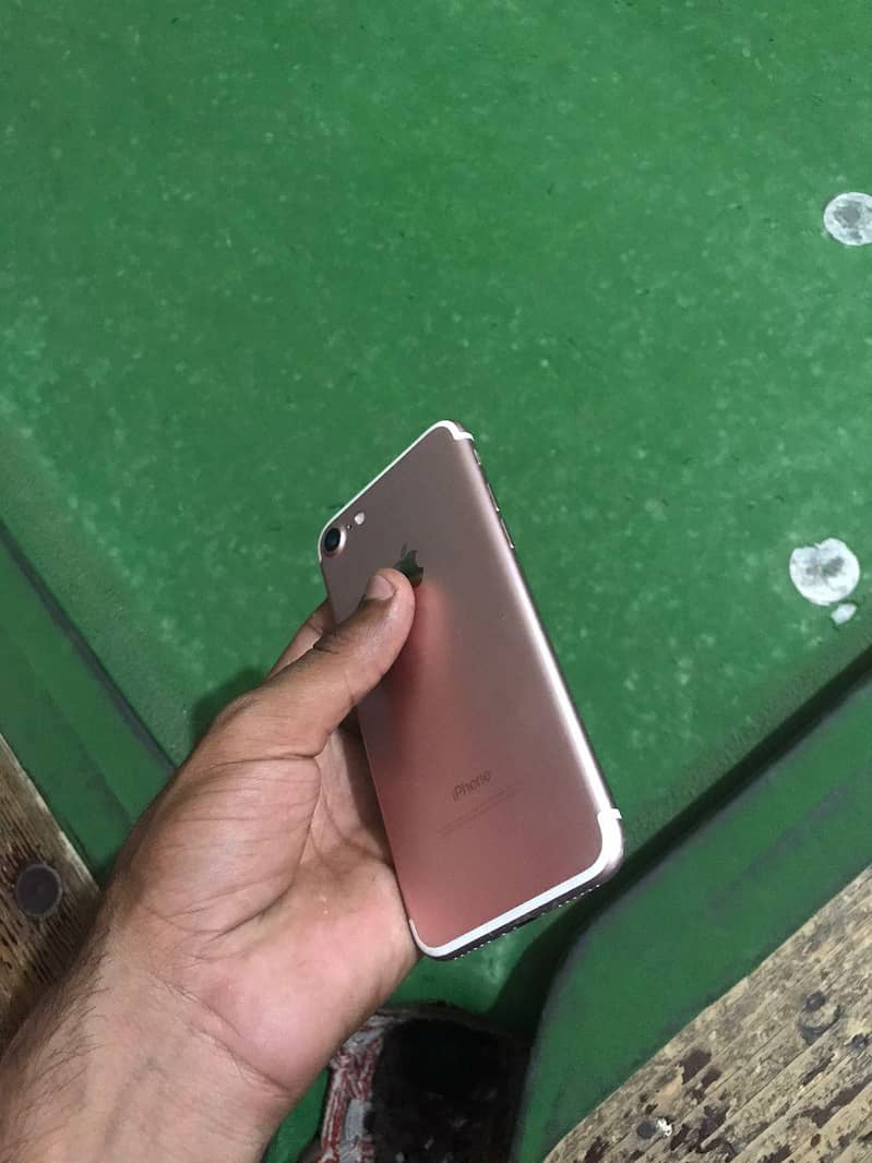 Apple iPhone 7 2