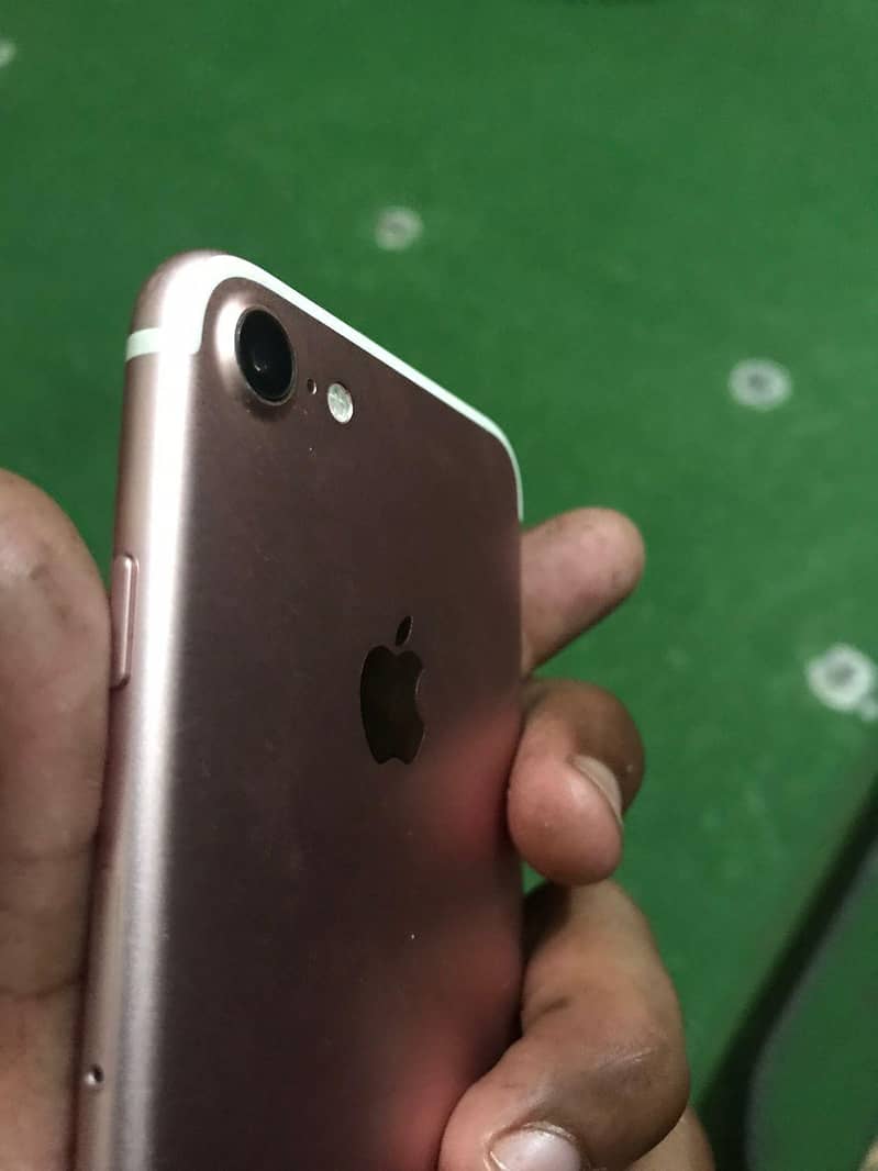 Apple iPhone 7 3
