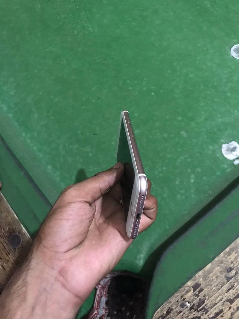 Apple iPhone 7 4