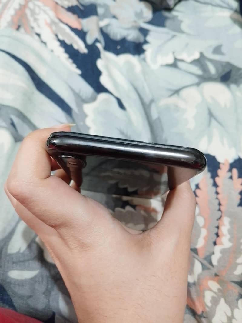 Apple iPhone X 3