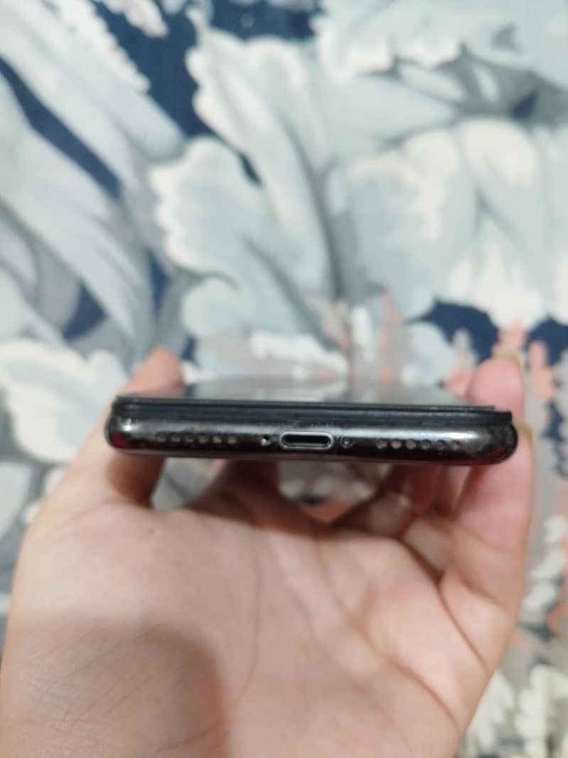Apple iPhone X 4